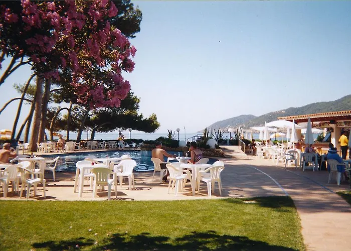 מלון Catalonia Ses Estaques - Adults Only 4*